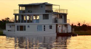 Chobe Princesses Luxury Houseboat sunset